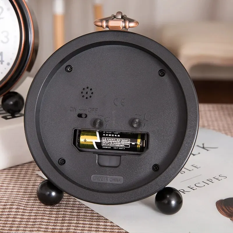 European Style Metal Retro Clock, American Style Creative Electronic Alarm Clock, Student Personality Simple and Silent Pointer