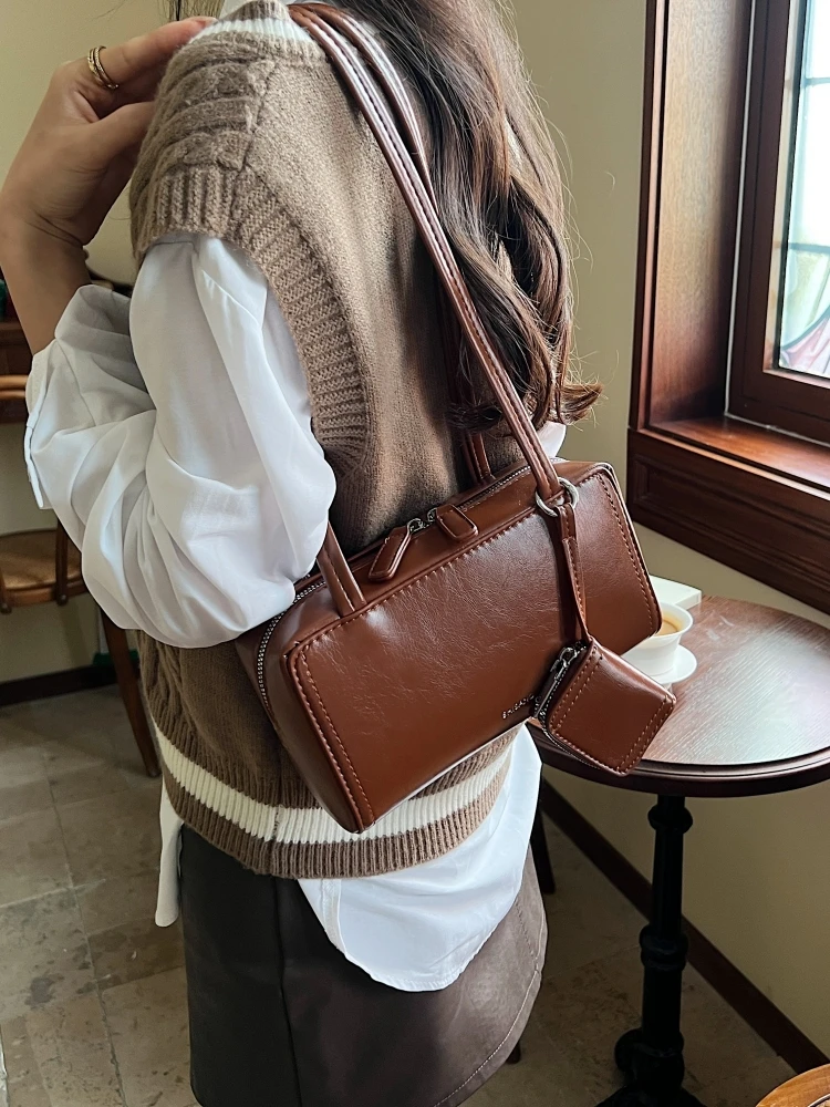 حقيبة جلدية صغيرة بتصميم عتيق للنساء، موديل 2024 الجديد، حقيبة مربعة أنيقة للعمل، حقيبة كتف واحدة راقية للخريف والشتاء