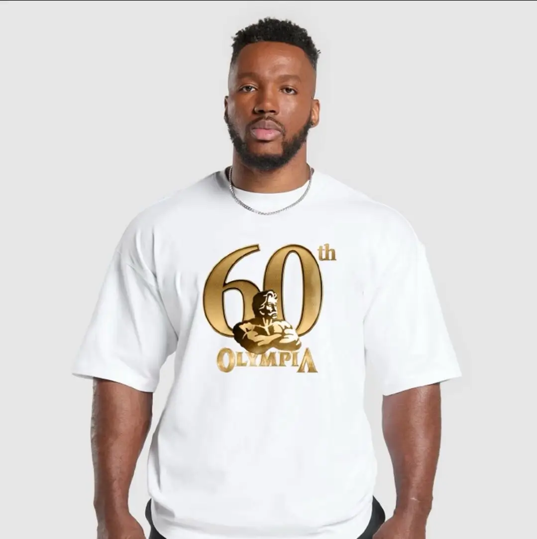 

Последняя футболка OLYMPIA Gear 60th Anniversary из хлопка белого и золота, высококачественная оригинальная с принтом