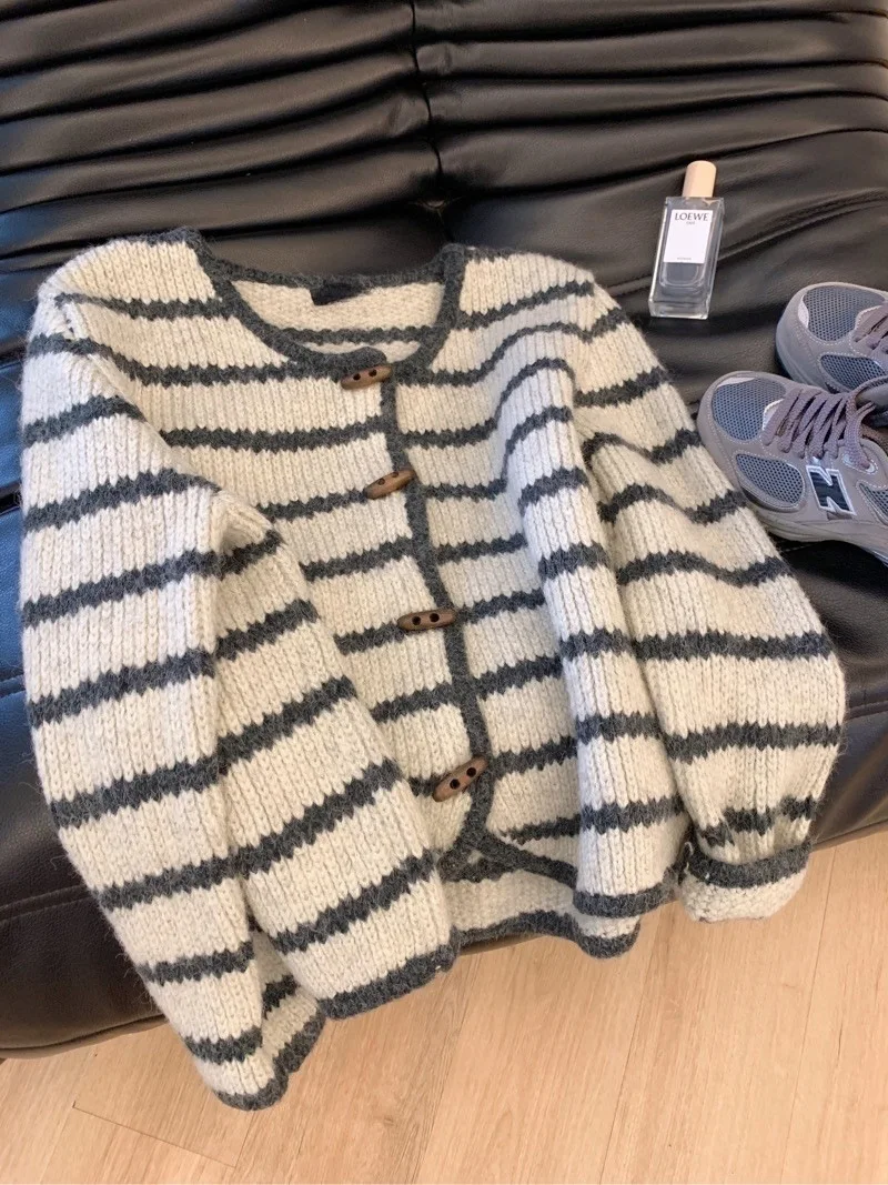 سترة تريكو أن رايورز بولي فالينتس لور فامز، نوفو ستايل باريسيوس، بوكل إن كورن، كول إن في، كامبل، مانش لونغوس،