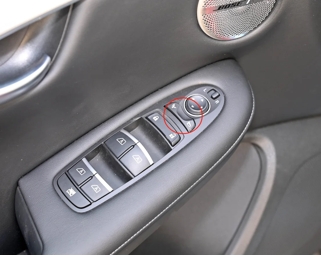 Dedicated retrofit kit for Infiniti QX50 (2018–2026 models): mirrors fold upon locking and unfold upon unlocking.