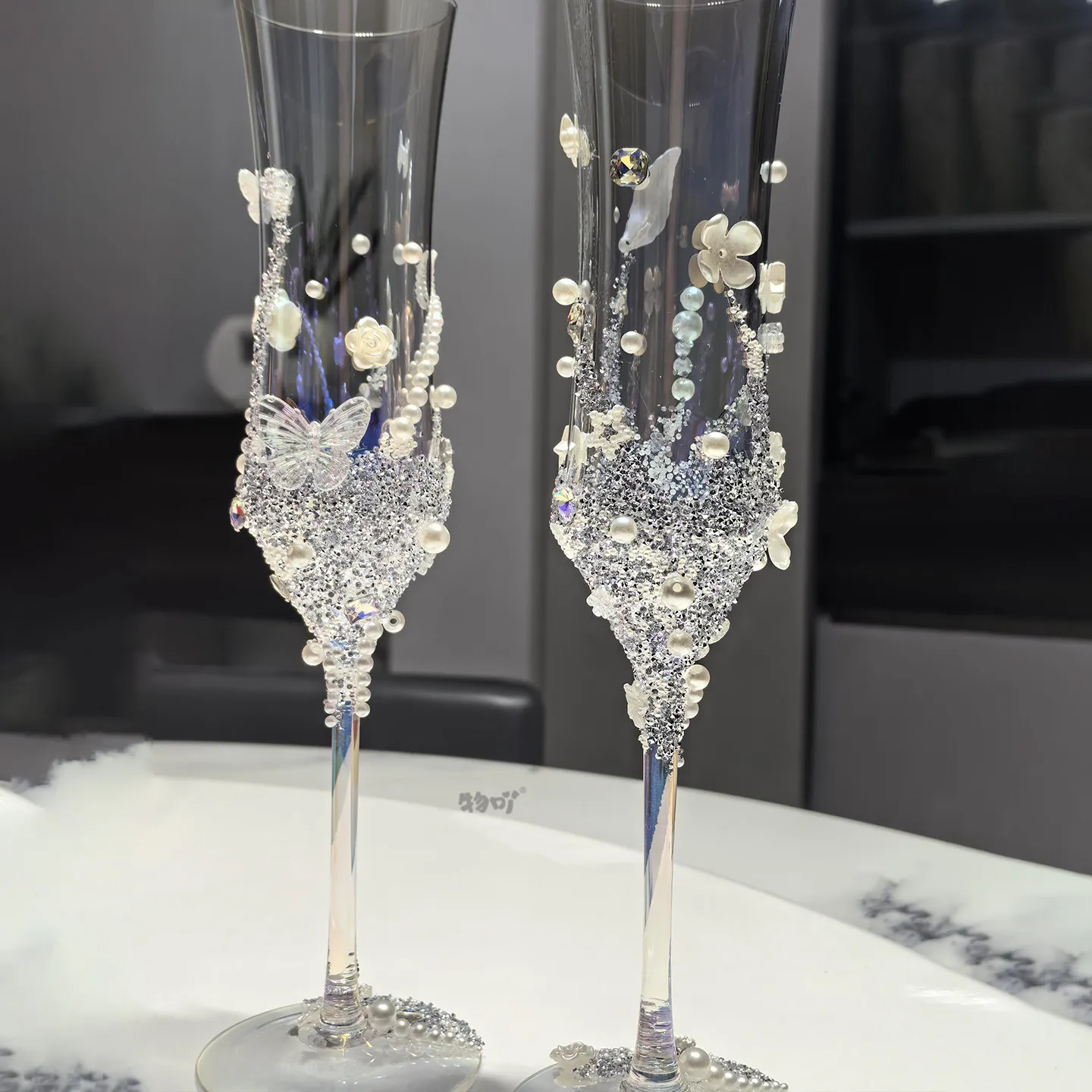 

New niche high-end sense simple broken diamond sparkling toast cup goblet DIY material bag wedding engagement gift
