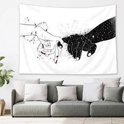 In bianco e nero amore mani arazzo Space Stars Galaxy arazzo appeso a parete arte romantica decorazioni per la casa per soggiorno camera da letto