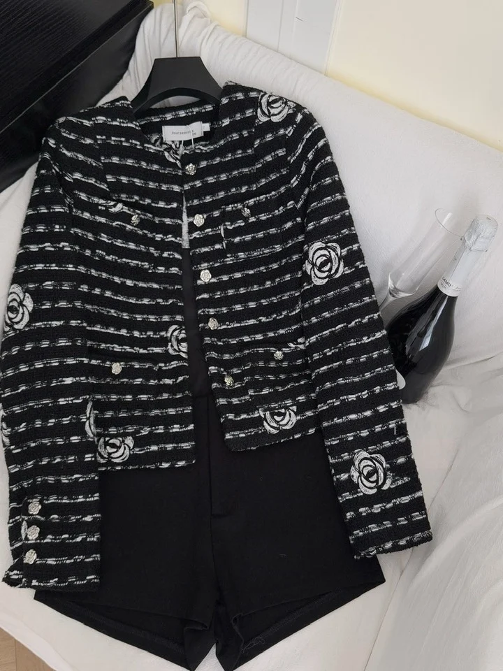 

Embroidered ort Jaet Women's Faion 2025 Autumn Season Pure Color Polyester Fiber Floral Design Versatile Top