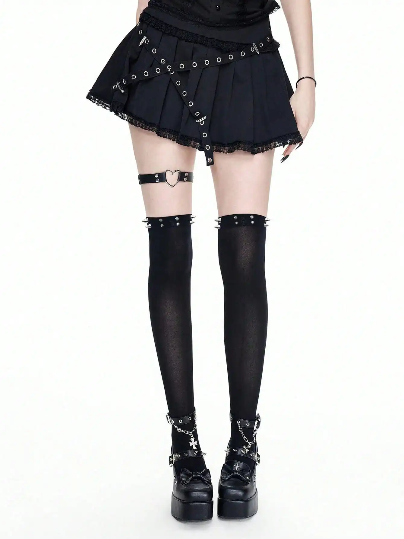 

Черные прозрачные чулки выше колена в стиле панк с заклепками и подвязками в форме сердца для образа Y2K Grunge