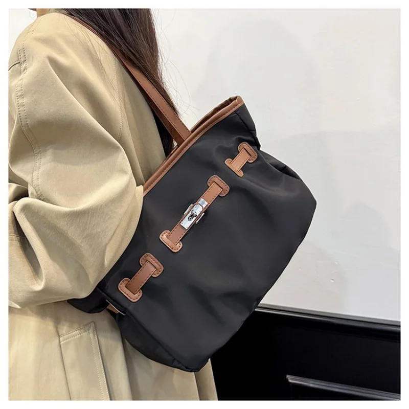 

Ladies Messenger Bag Crafted From Premium Leather Boasting Casual High-End Lasting Look​