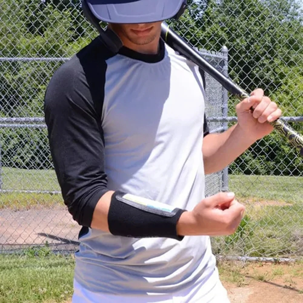 สายรัดข้อมือสำหรับเล่นฟุตบอลพร้อมหน้าต่างใส สมุดวางแผนการเล่นฟุตบอล บาสเก็ตบอล ซอฟต์บอลแบบมืออาชีพพร้อมสายรัดแขนที่มีความยืดหยุ่นดี