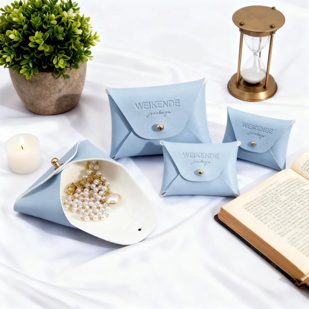 شعار مخصص تنقش صغير 7x5 سنتيمتر المغلف الأزرق الجلود قلادة القرط مجوهرات كيس التعبئة والتغليف قسط بولي Gift هدية المسامير أكياس