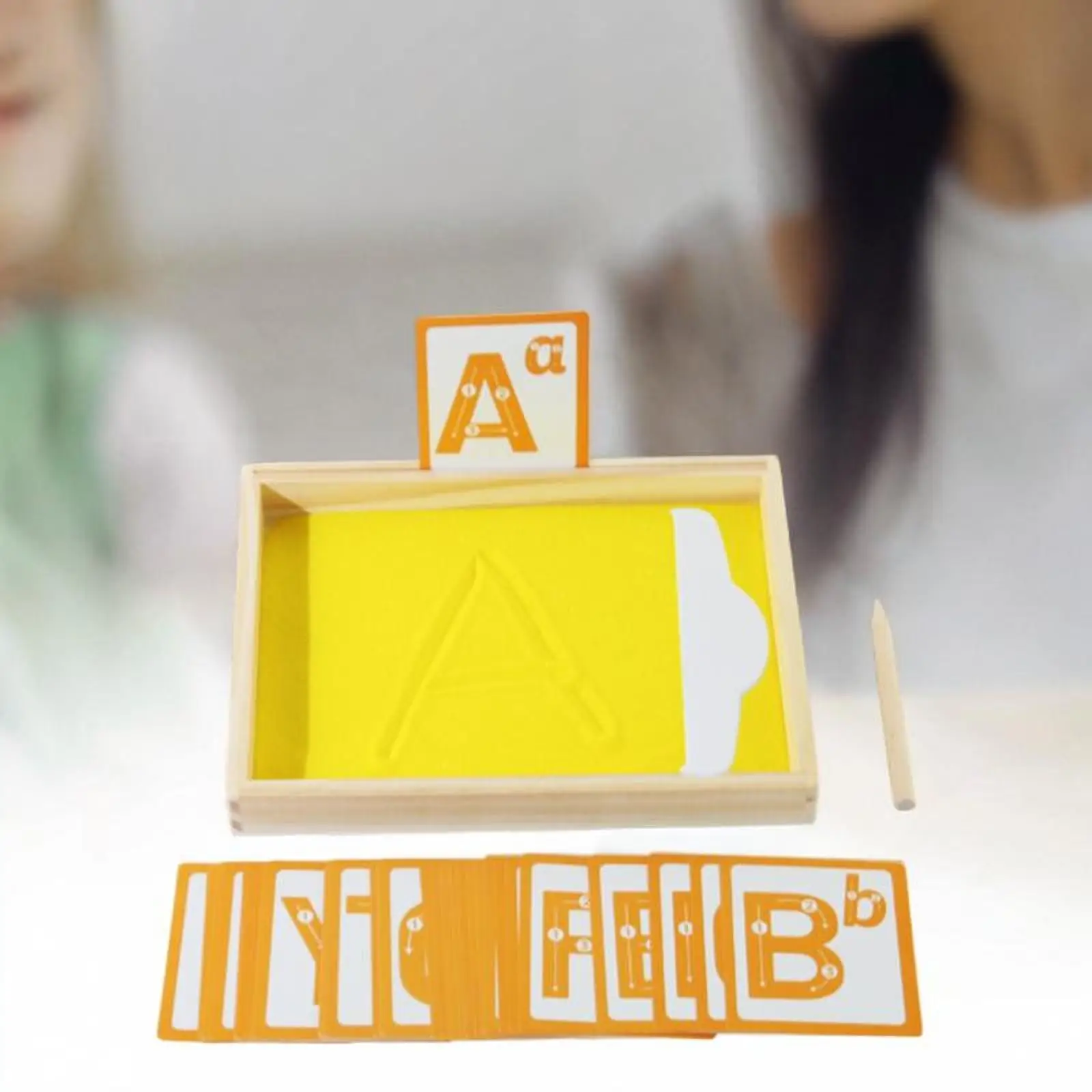 Brinquedo de aprendizagem do alfabeto da bandeja de areia Montessori para a sala de aula doméstica de 3 a 5 anos