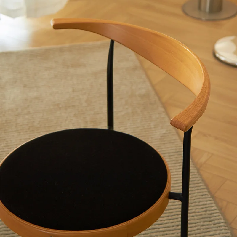 Рисунок 5 - Антикварный стул со спинкой