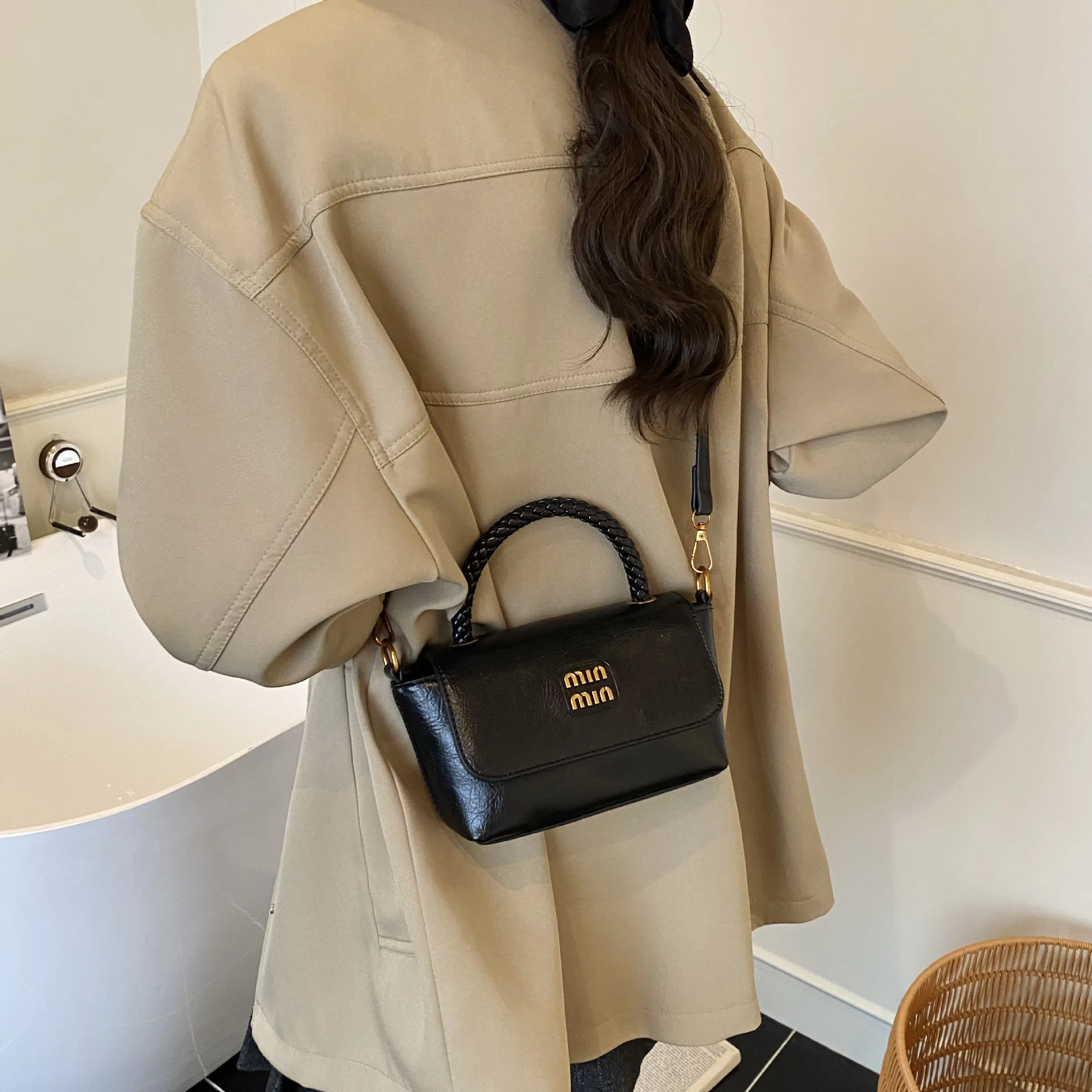 

Квадратная сумка Niche 2024, минималистичный женский кошелек с верхней ручкой, модная сумка через плечо, универсальная сумка через плечо, слинг «день-ночь»