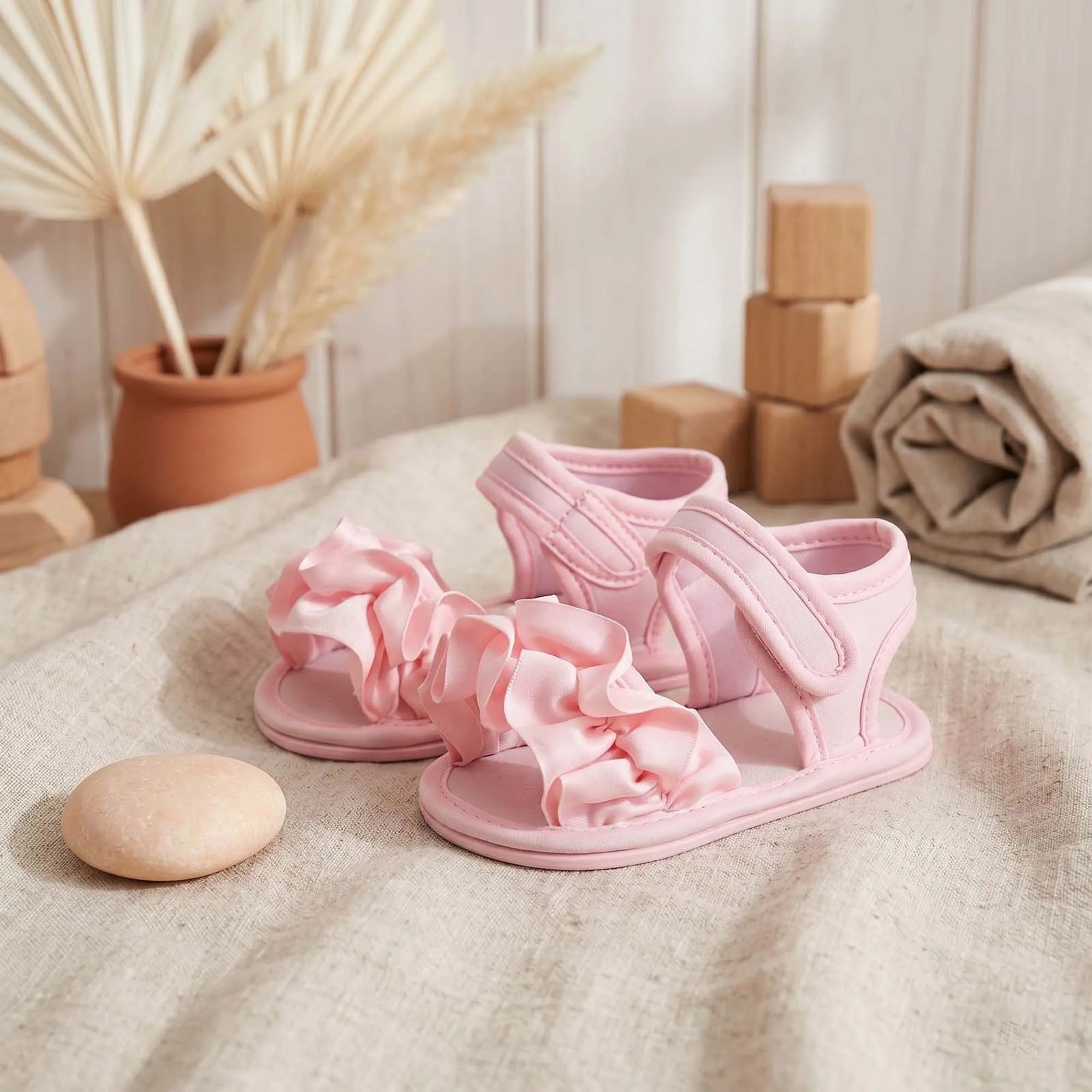 

Cute Toddler Girls Floral Print Slip-On Sneakers Lightweight Breathable First Walking Shoes with Elastic Closure
