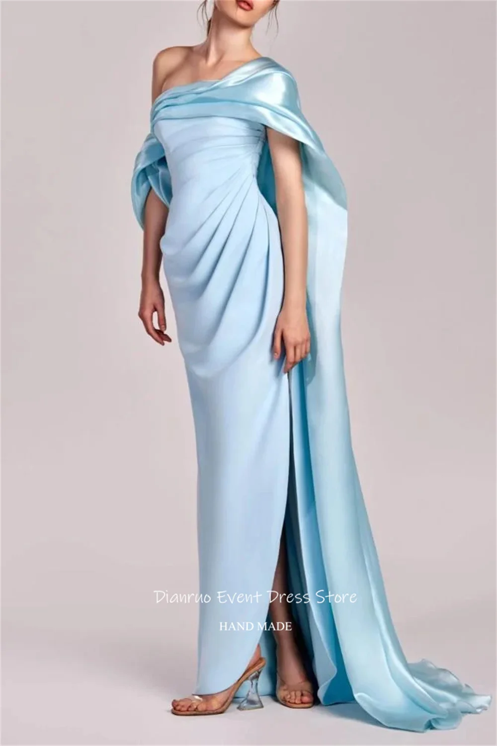 Dianruo Dubai فساتين سهرة بطيات باللون الأزرق الفاتح خط عنق غير متماثل من الساتان فساتين سهرة ماكسي 2025 فساتين حفلات مخصصة