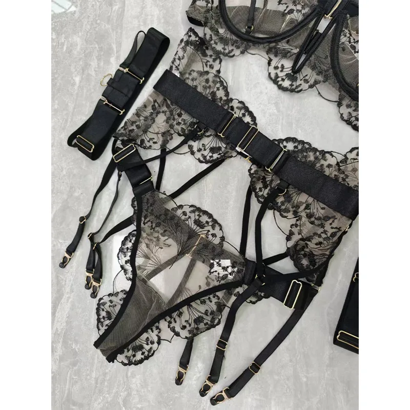 Conjunto de lencería sexy para mujer con encaje y diseño floral, de corte ultrafino, con sujetador de escote en V, liguero, tanga y tiras para las piernas, de ajuste ceñido.