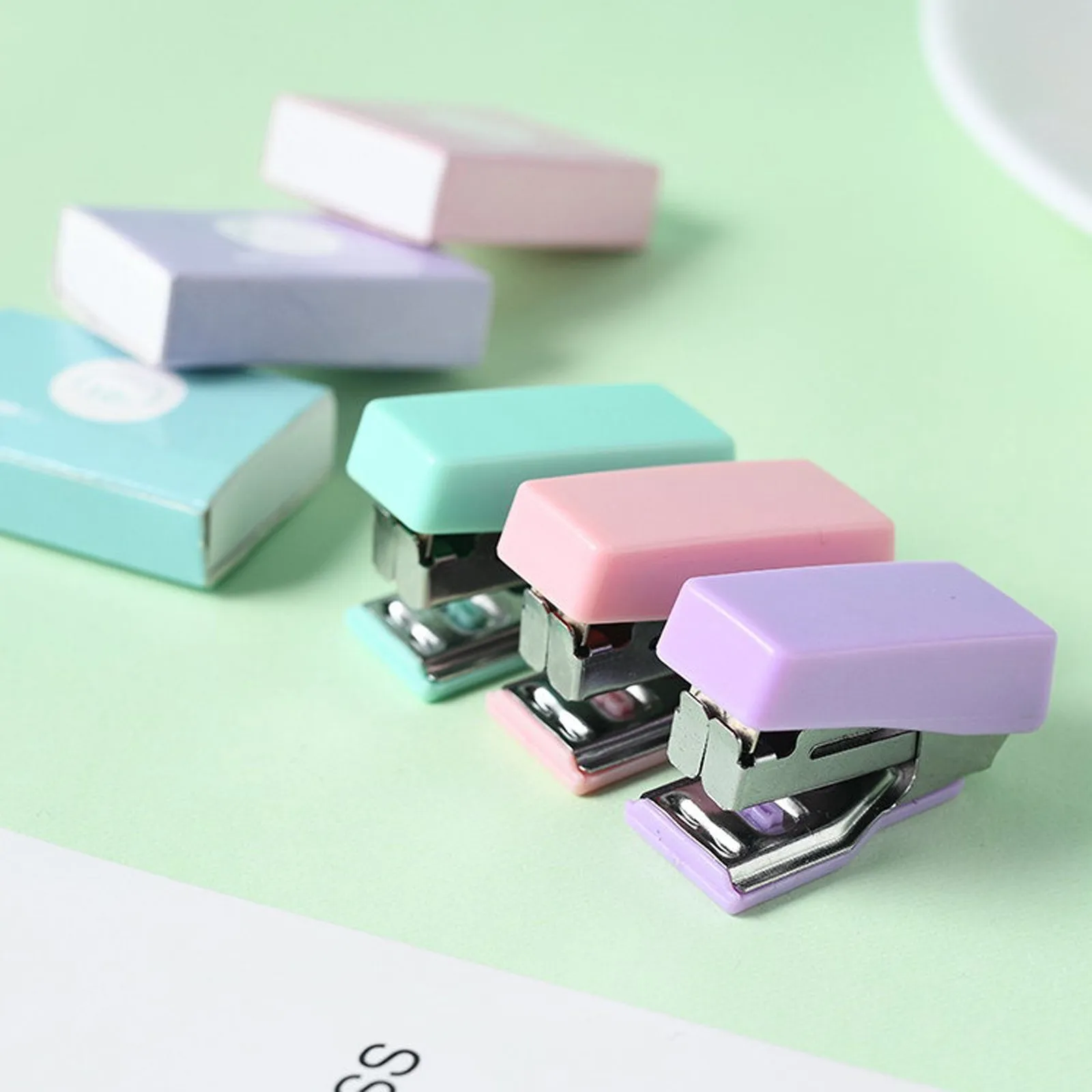 Mini conjunto de grampeador de mesa com 400 grampos, kit portátil de papelaria para escritório, material escolar para casa, ferramenta compacta de fixação de papel