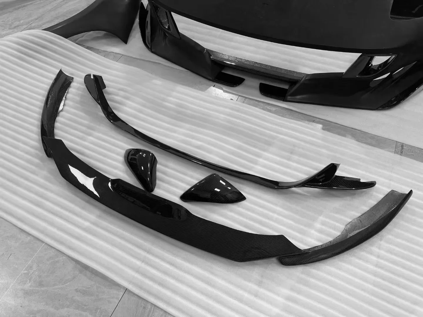 Dry Carbon Front Lip Rear Diffuser Hood Trims Side Skirts body kits For  812 Superfast