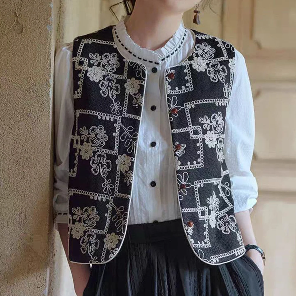 

Guofeng Embroidered Vest Women's Short Design Sense Autumn 2026 New Women's Temperament Jacket Top Vest