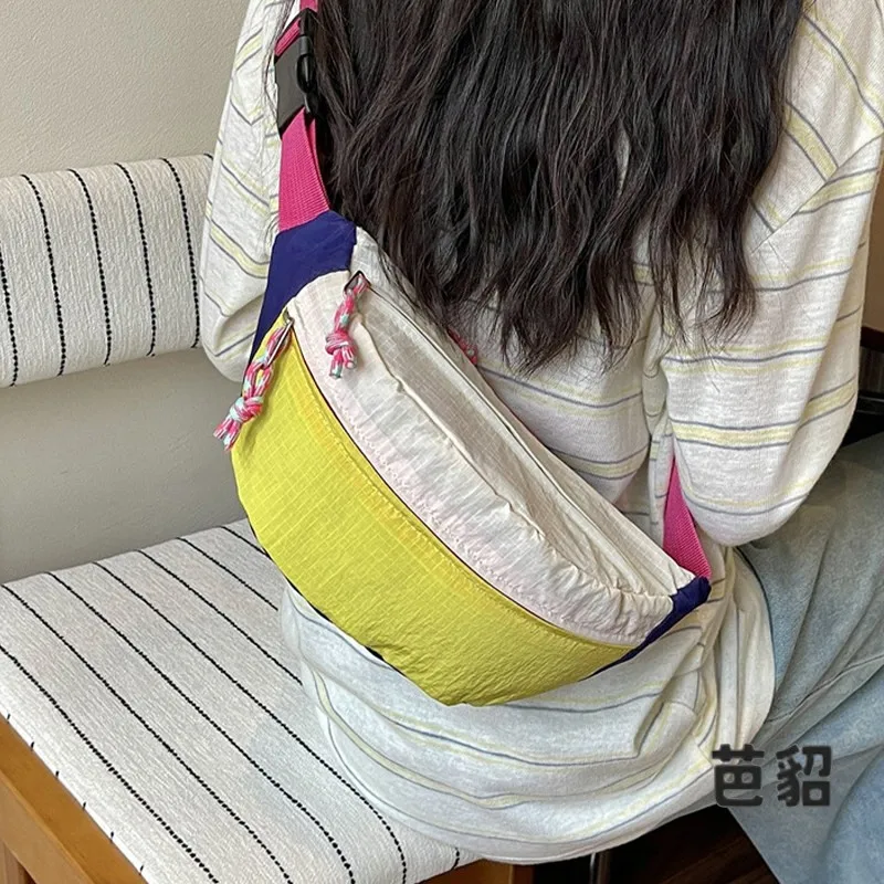 Lightweight Crossbody Bag Unisex Outdoor Travel Waterproof Saddle Bag Durable Fabric Strap Fashionable Contrast Color Design