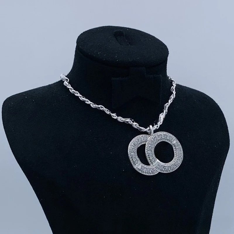 

Новое ожерелье 2025 года, сладкий кулон, романтическая атмосфера, подходящее для повседневного ношения и подарка