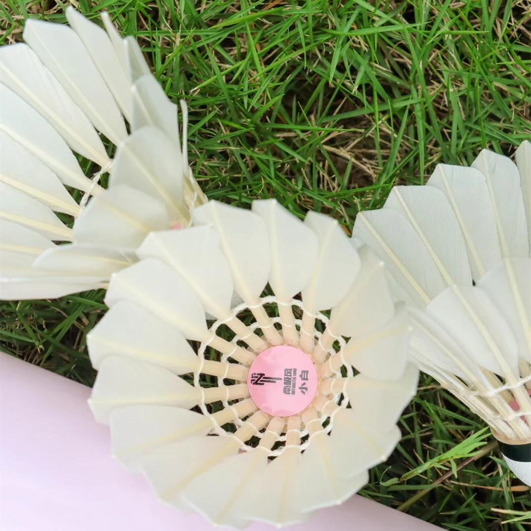 كرات الريشة الأصلية من ريش الإوز ذات جودة عالية للعب المكثف