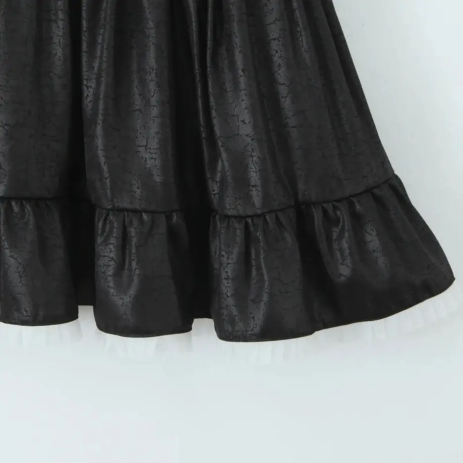 فستان قصير مثير من الساتان الأسود موديل 2025 فستان نسائي قصير بآذان خشبية مقسمة على شكل حرف V بحاشية منخفضة الصدر فساتين حفلات متأرجحة رداء