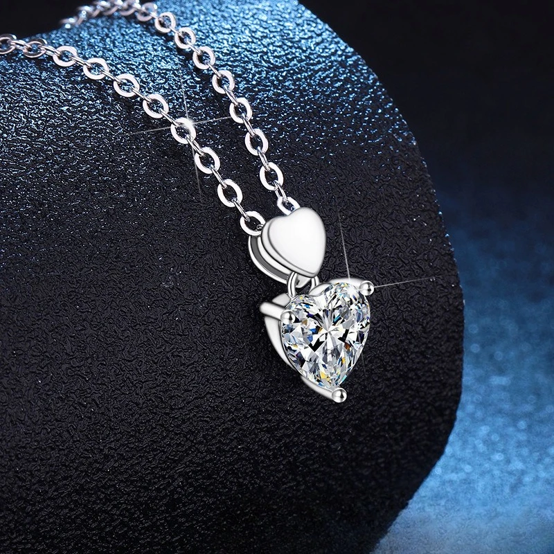 

New S925 sterling silver necklace for women's hearts, 1 carat moissanite diamond collarbone chain, wedding jewelry