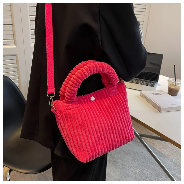 Damen 2026 Herbst-Winter Neuer Stil Koreanische Ins Denim Samt Plüsch Schulter-Umhängetasche Hochwertige Handtasche für Frauen – Detail 8