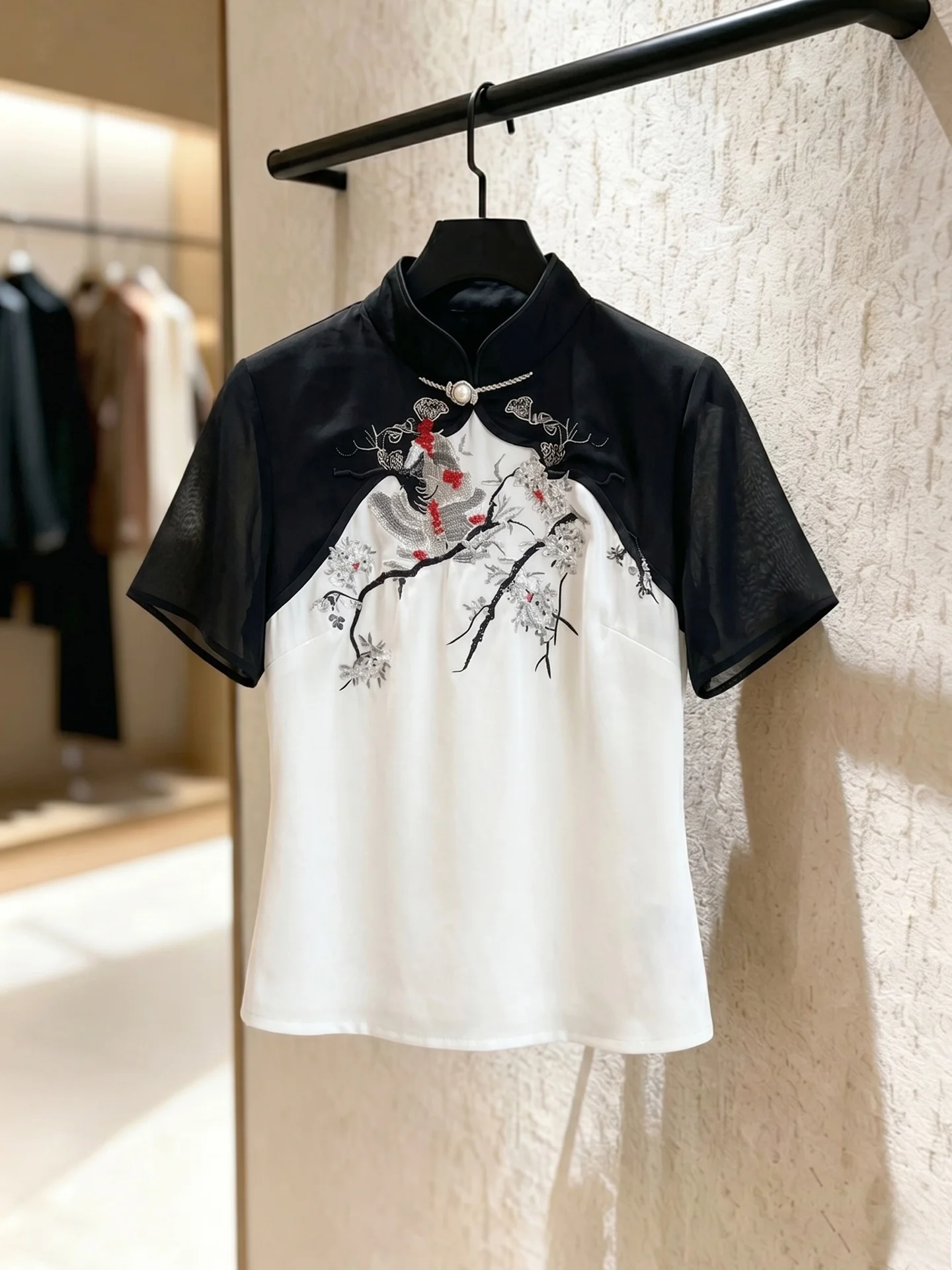 

Fashionable Embroidered Short Sleeve T-Shirt Color Block Design Women's Top Stylish Ageless Korean Style Straight Cut Silk Blend