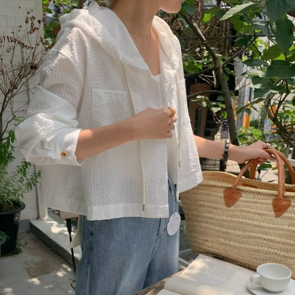 Camicia con cappuccio a righe con coulisse All-match Camicia a maniche lunghe ampia con protezione solare Felpe retrò chic per le donne Primavera