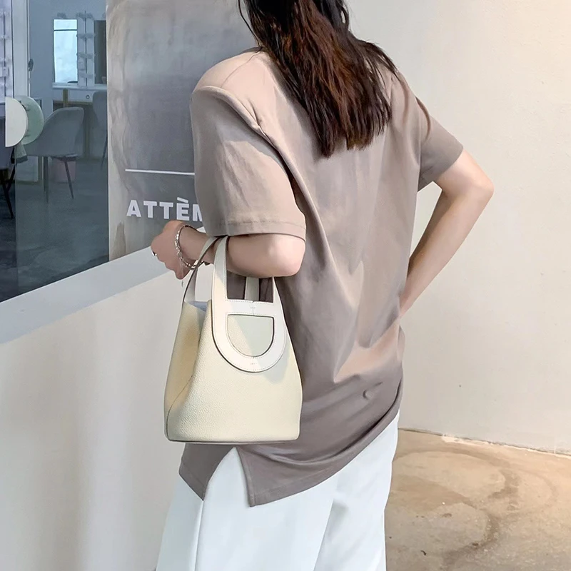 Pig Nose Bucket Bag 2023 New Simple and Fashionable Versatile Commuting One Shoulder Straddle Portable