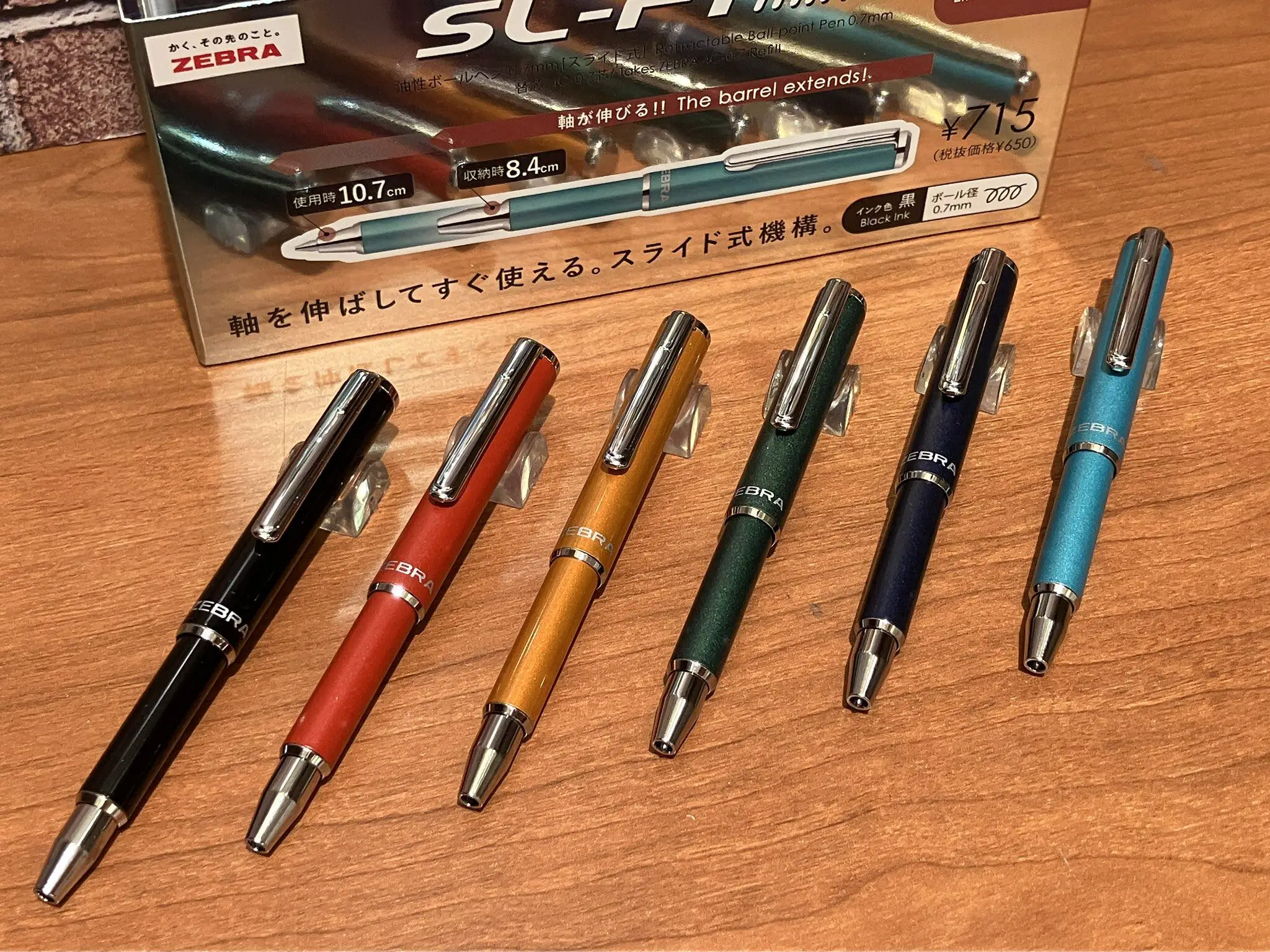 Zebra SL F1 mini N Teleskop-Kugelschreiber 0,7 mm Spitze Vollständig einziehbar Ohne Kappe Clean All-in-One 4C&0,7 Nachfüllmine Taschenformat Tintenschreiber Schwarz – Detail 10