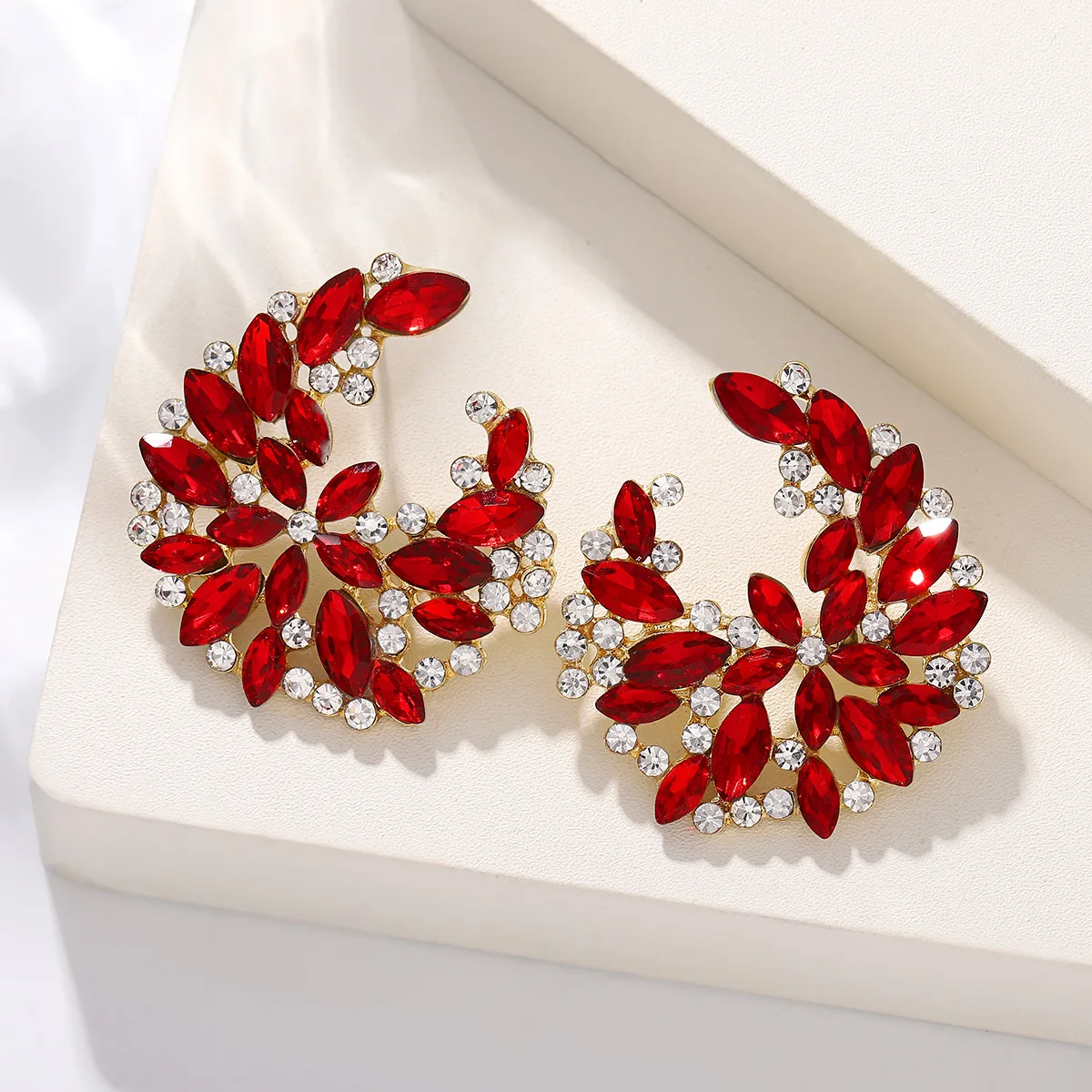 Korean version of catwalk temperament stud earrings full of diamonds crystal court style retro dinner earrings luxury earrings w