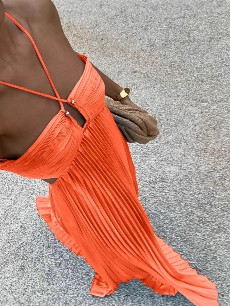 2025Chic couleur unie dos nu Robe de soirée été évider plissé Satin Robe longue Sexy licou taille haute vacances femmes Robe