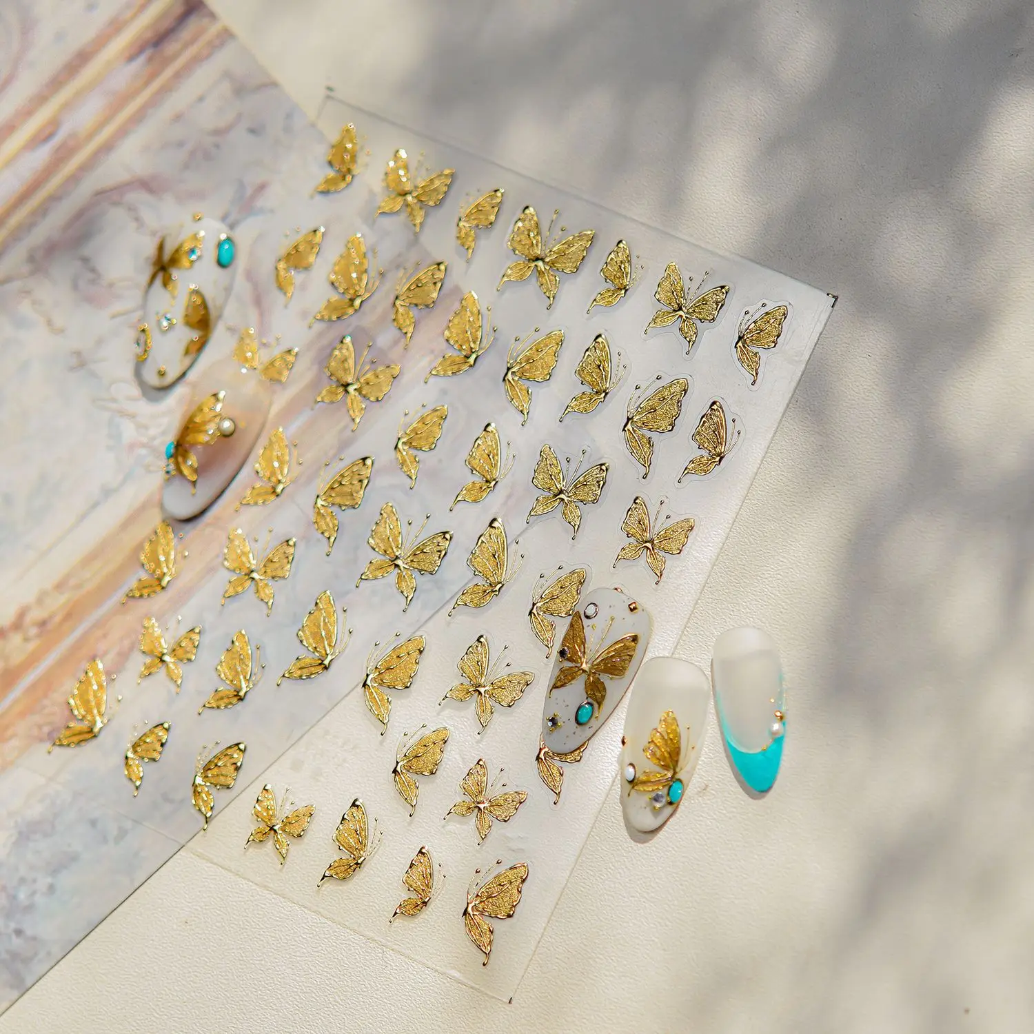 Pegatinas de Metal de alta gama para uñas, accesorios de Arte de uñas con mariposa de lirio dorado de lujo, pegatinas adhesivas traseras para decoración de manicura