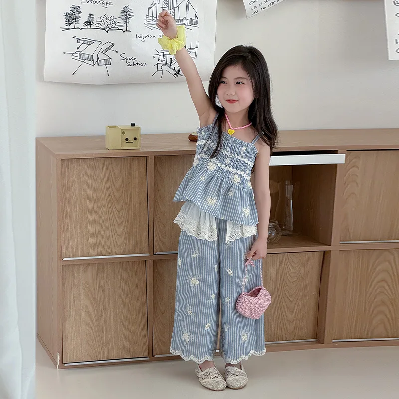 

Girls' Korean fashionable camisole doll shirt 2026 spring and summer girls' embroidered lace slimming wide leg pants set