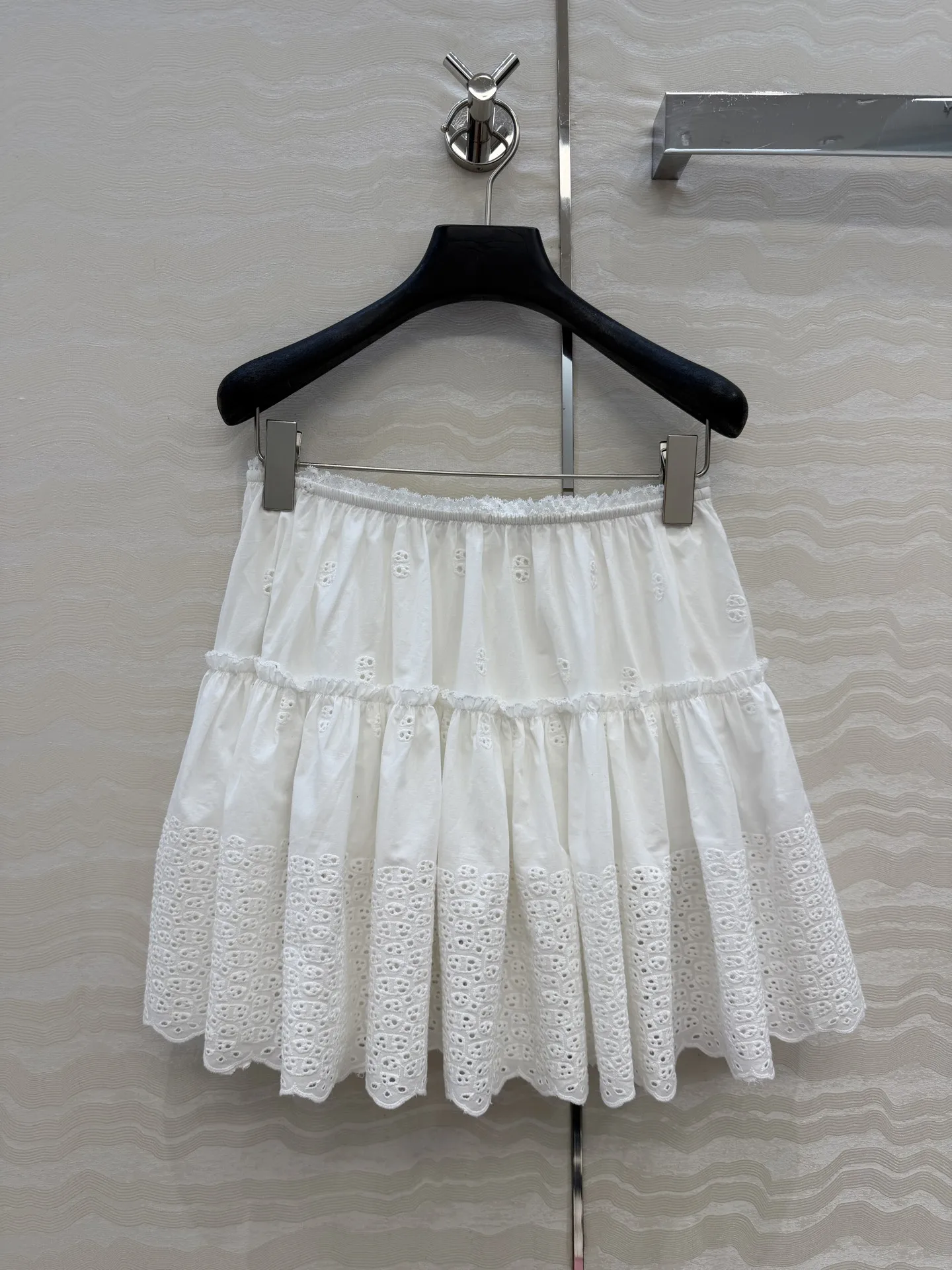 2026 Summer Fashion White Moonlight Temperament Girl Style Ultra Short Half Skirt