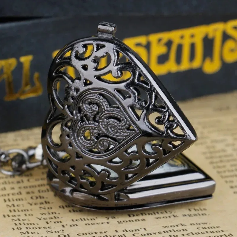 โรแมนติกหัวใจเพชร Hollow ผู้หญิงผู้ชายควอตซ์นาฬิกาพ็อกเก็ตนาฬิกาสุภาพสตรีสร้อยคอจี้นาฬิกาครบรอบของขวัญวันเกิด