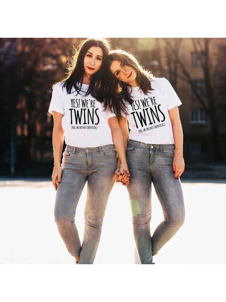 

1pcs Twin Women Bff T Shirt Best Friend Sister Tumblr Tops Yes We're Twins No We Are Not Identical Girls Fashion Bff Shirt