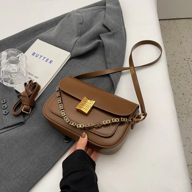 

Fashionable Women's Handbag Made Of Premium Leather Boasting Paris Casual Daily Look​