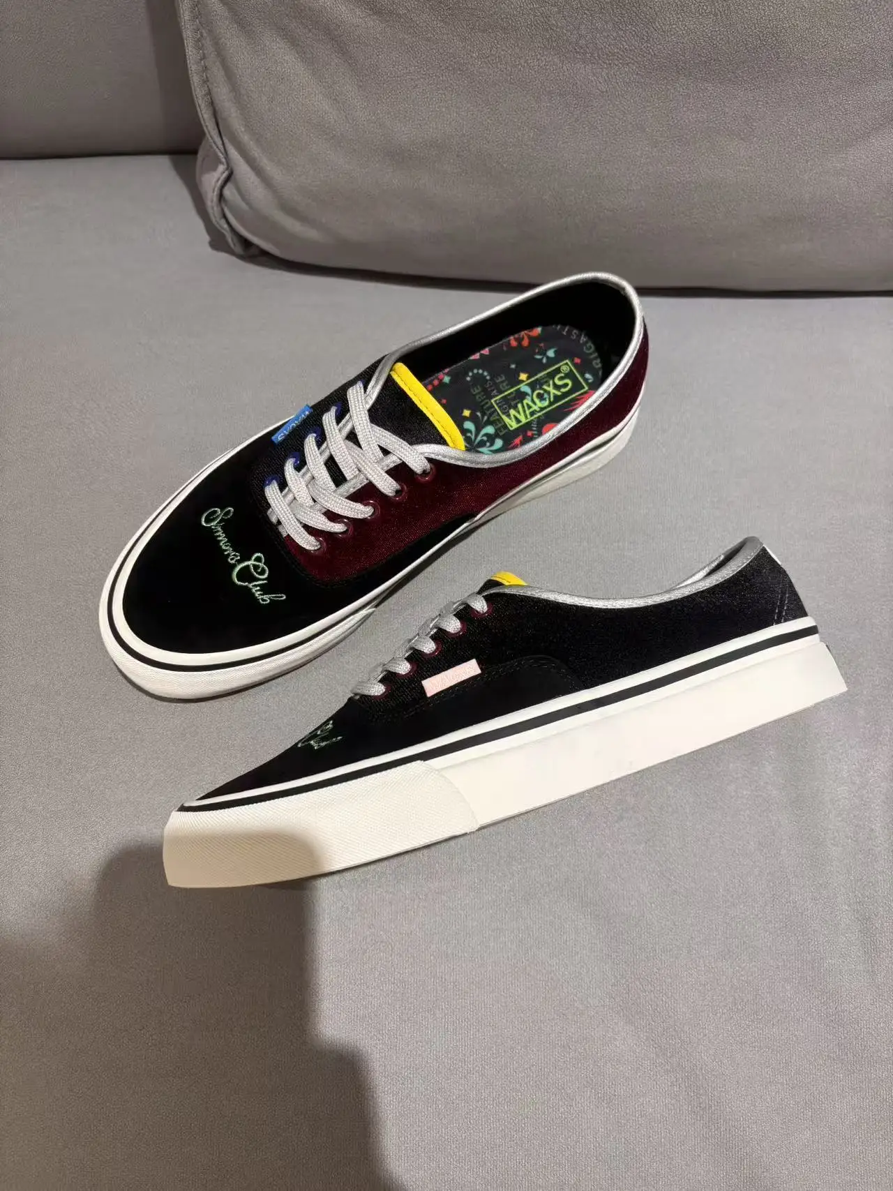 

Повседневные кеды с вышивкой в виде лебедя, коллаборация SinnersClub Part2, слипоны с круглым носком, низкие, на резиновой подошве