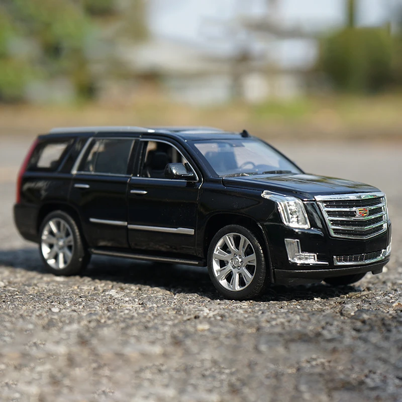 WELLY 1:27 Cadillac Escalade 2017 SUV Alloy Car Diecasts & Toy Vehicles Car Model Miniature Scale Model Car Toy For Children