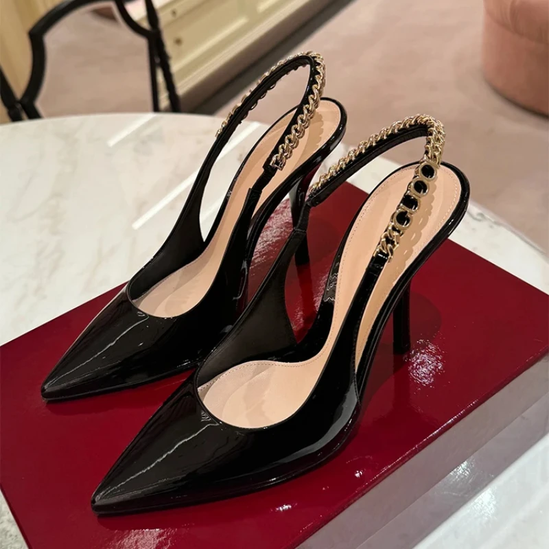 

Тонкие женские туфли на высоком каблуке с цепочкой в стиле знаменитостей для показа летней моды, босоножки с острым носком и ремешком сзади