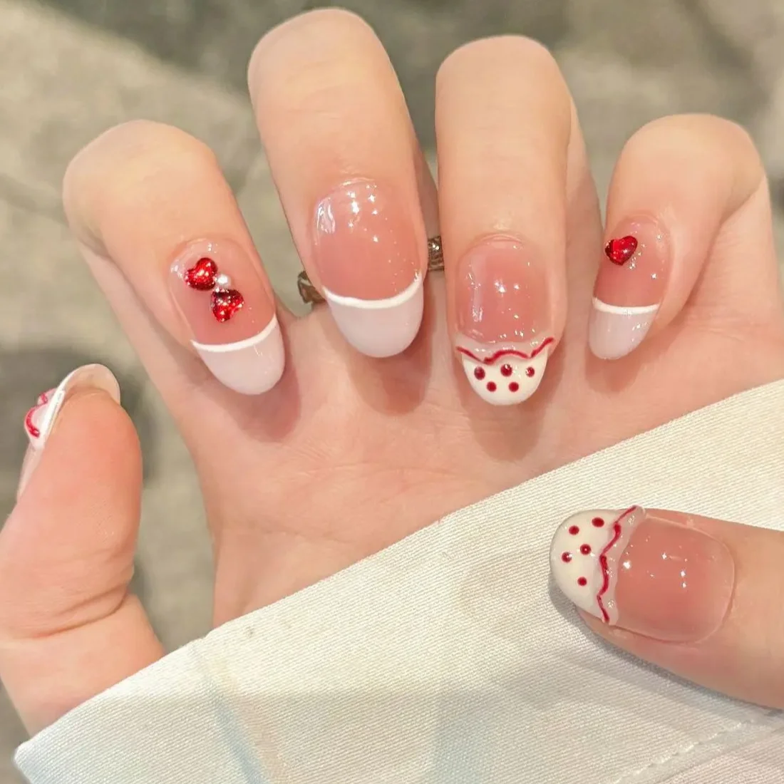 

Handmade Press on Nails Sweet Pink Red Dot printed Fake Nails Wearable Full Cover Korean Short Round False Nails Tipd for Girls