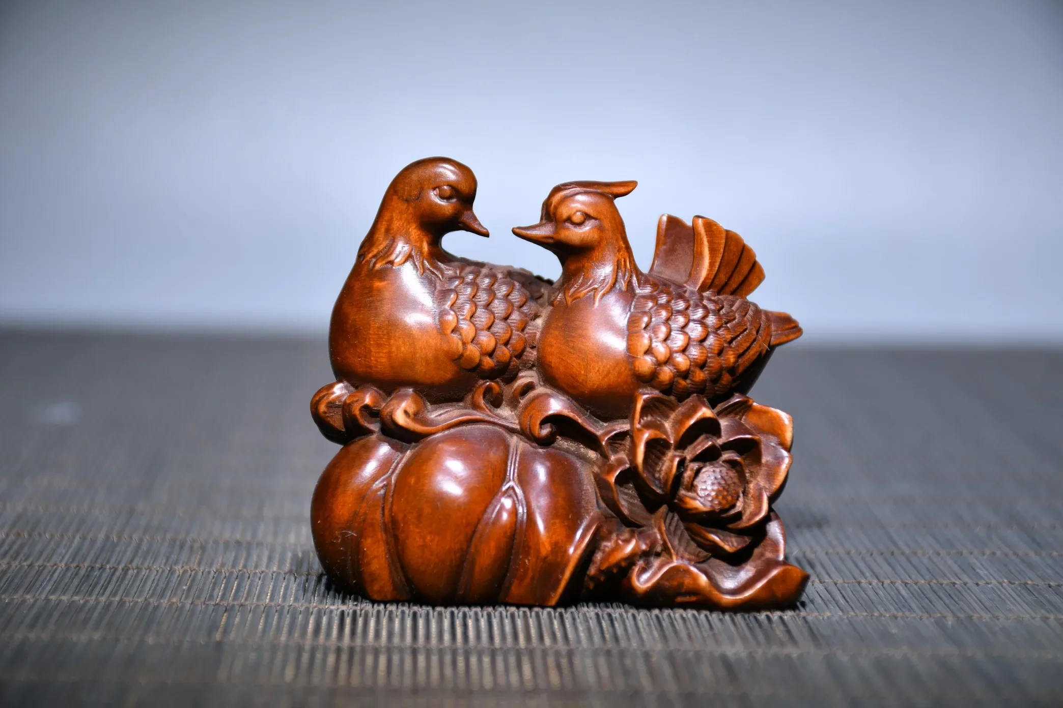 

2"Tibetan Temple Collection Old Boxwood Mandarin Duck Statue moral love perfect match Ornament Gather fortune Town house