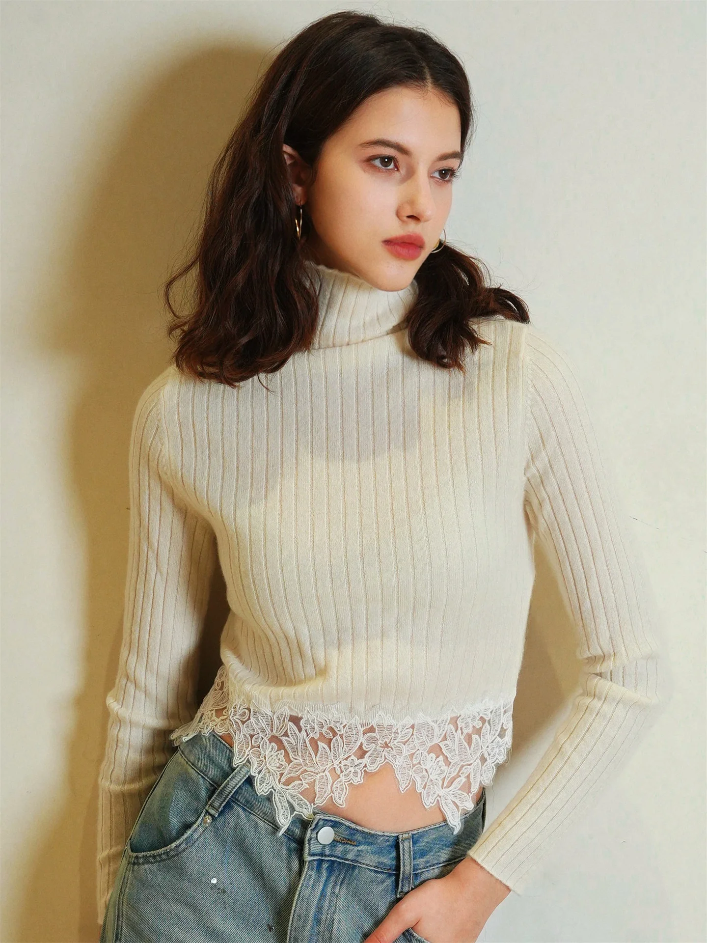 

Женский свитер с высокой талией, кружевными вставками и высоким воротником, окрашенный в пряже, модный осенне-зимний трикотаж