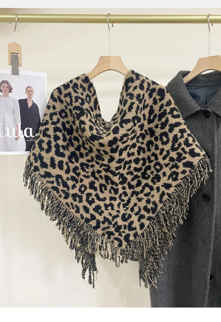 Retro Leopard Print Tassel Scarf Knitted Wool Blend Women's Shoulder Wrap Warm Fashionable Triangular Scarf for Autumn Winter