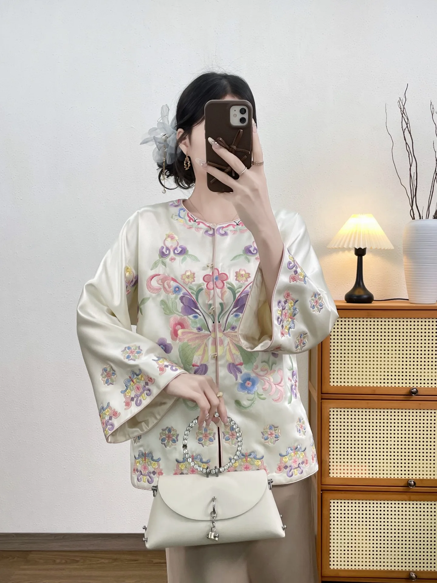 

Женский весенний топ свободного покроя из ацетатного атласа Ele с вышивкой в китайском стиле, длинный топ на пуговицах