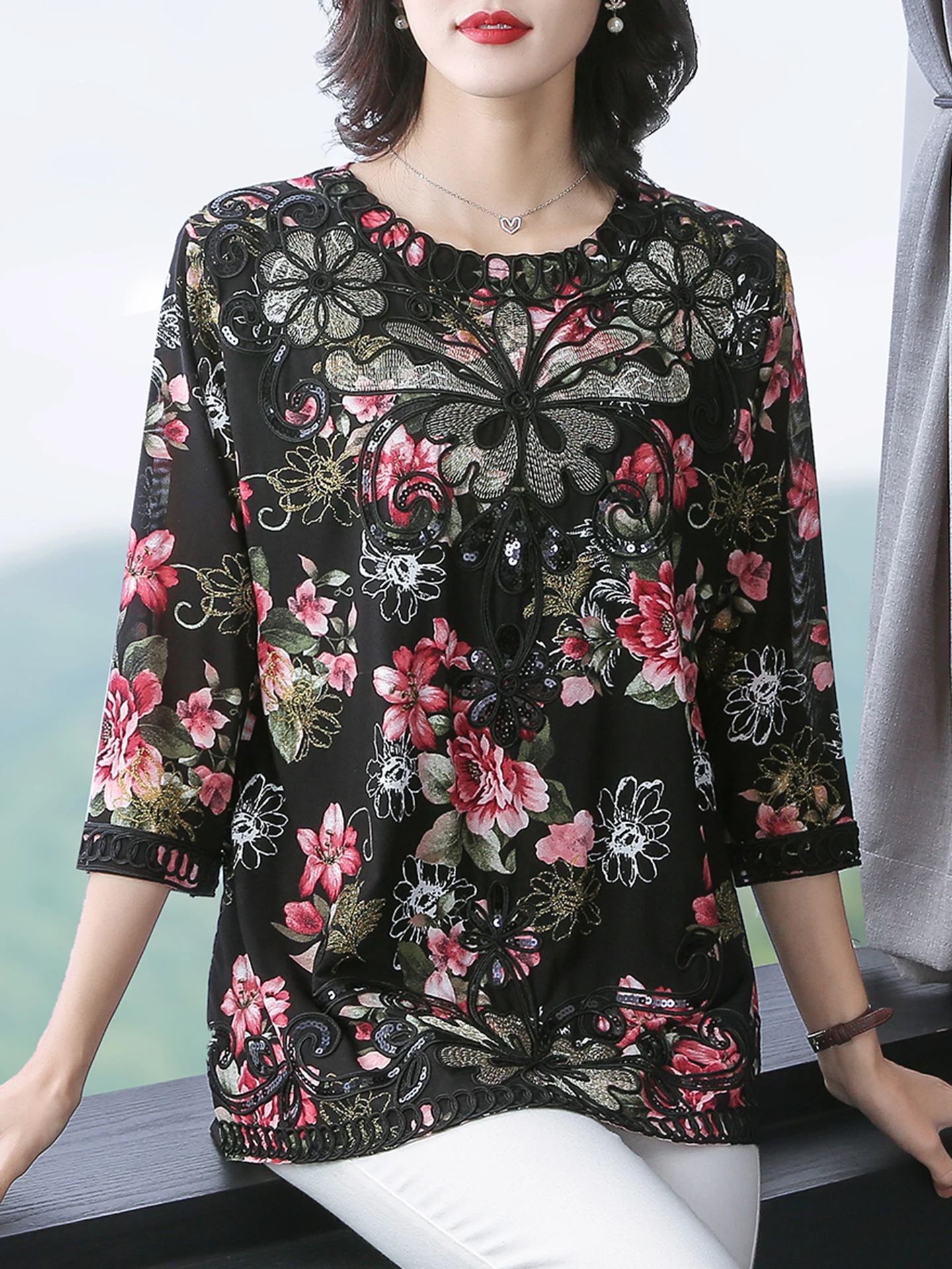 

Large Women's Elegant T-shirt - Loose 3/4 Sleeve Round Neck Shirt, Floral Embroidered Detail Breathable Spring and Autumn Top