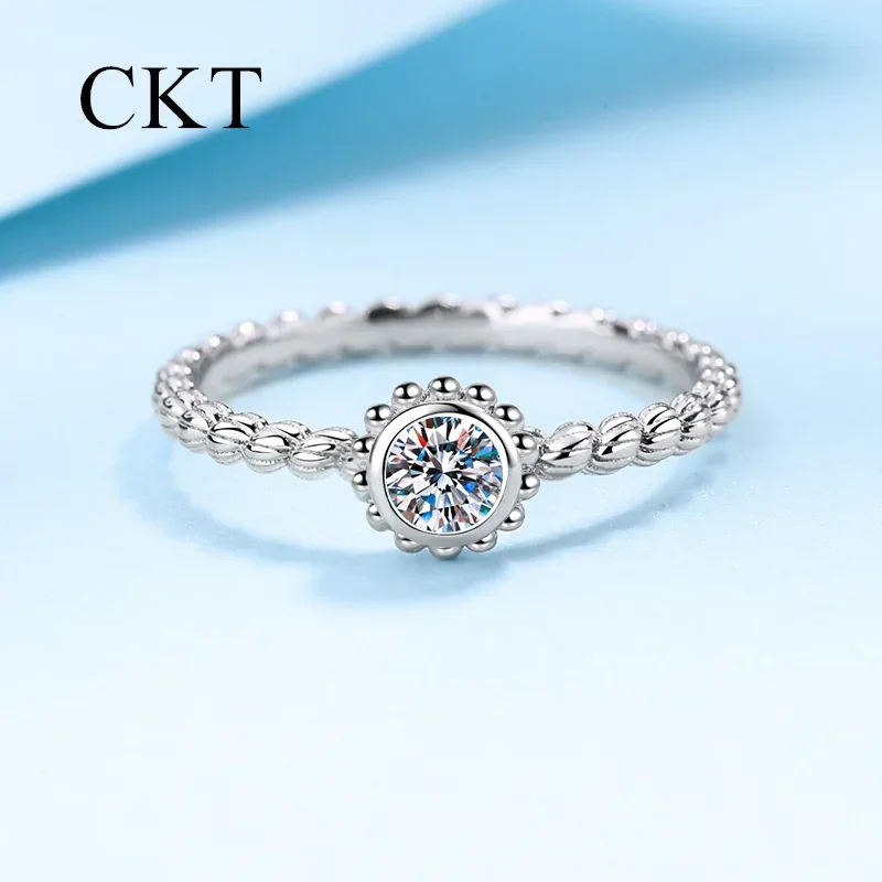 

18K White Gold Sunflower Ring for Women Platinum Pt950 0.3ct Moissanite Diamond Rings Wedding Fashion Fine Jewelry Girlfriend