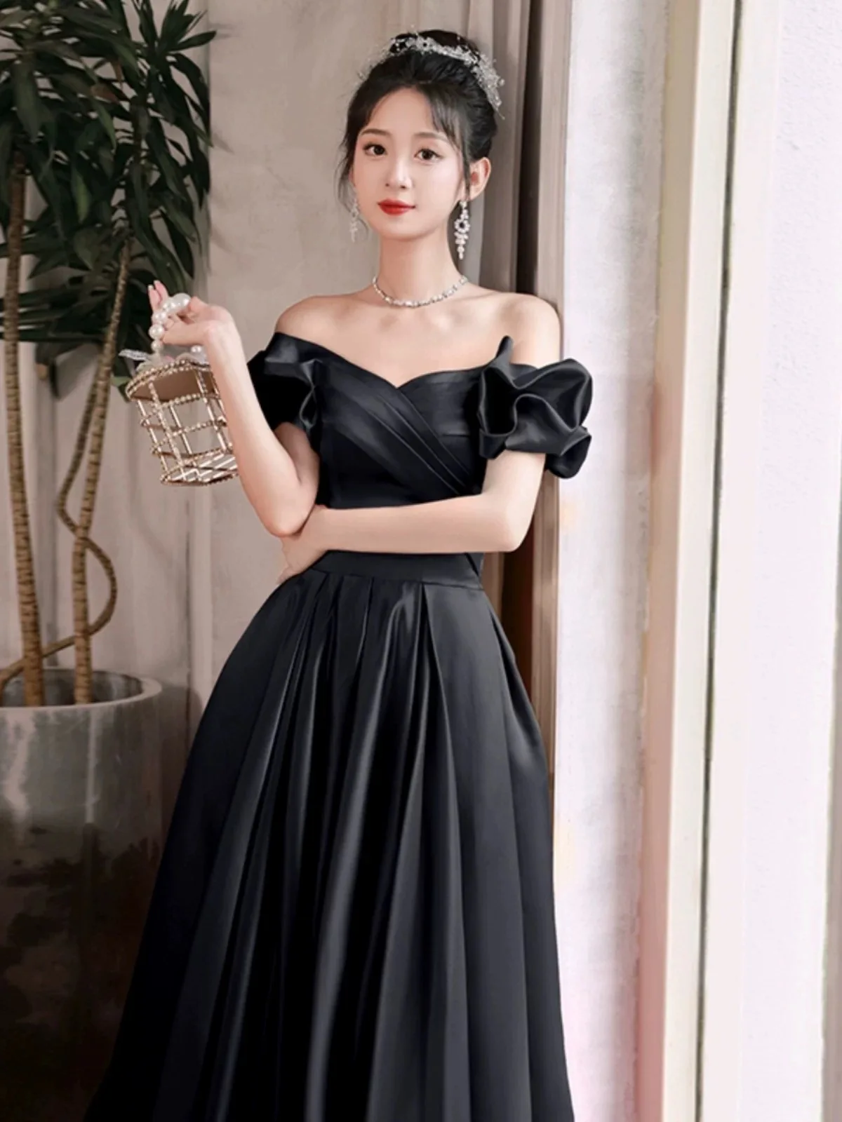 Black No. 17 dress one-shoulder evening niche annual meeting high-end banquet host dress